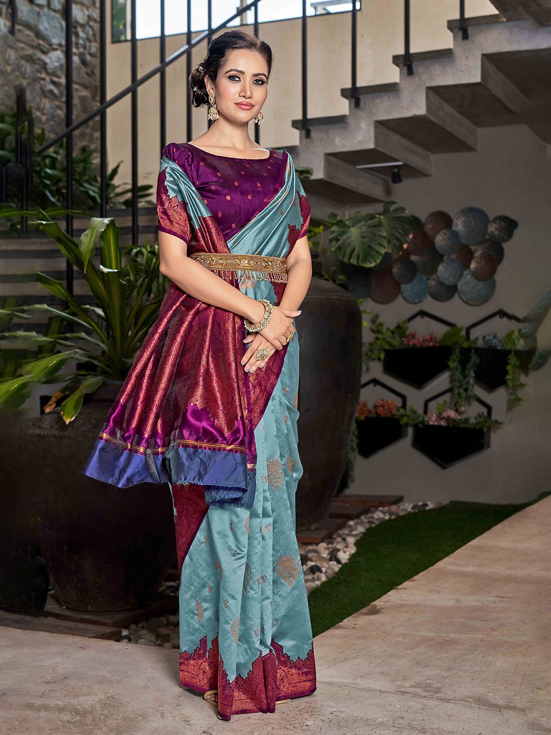 

Chandbaali Ethnic Motifs Woven Design Zari Kanjeevaram Saree, Sea green