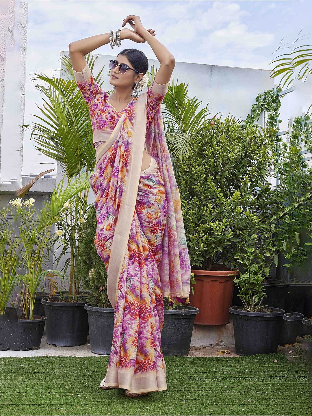 

Ariya Prints Floral Woven Design Zari Saree, Pink