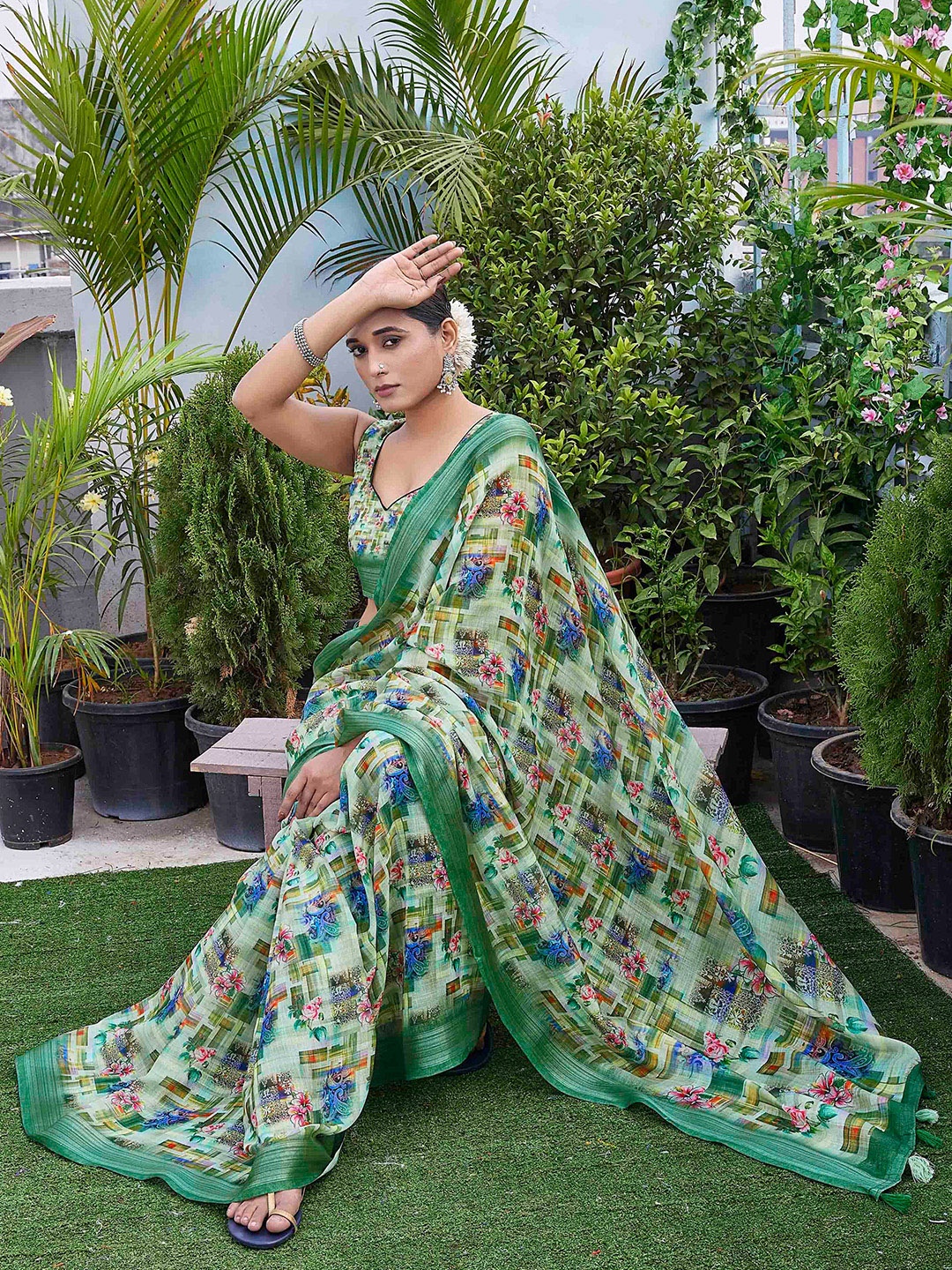 

Ariya Prints Checked Woven Design Zari Saree, Green