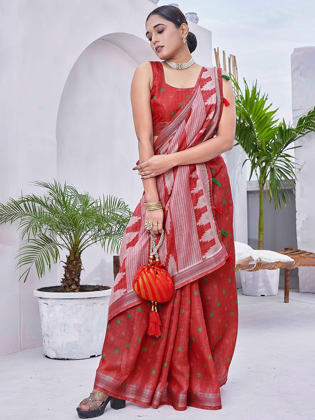 

Ariya Prints Polka Dot Woven Design Zari Saree, Red