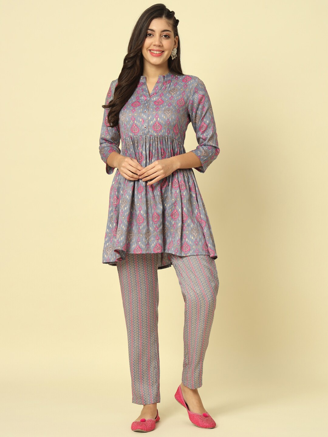 

Meeranshi Ethnic Motifs Printed Empire Kurti with Trousers, Grey