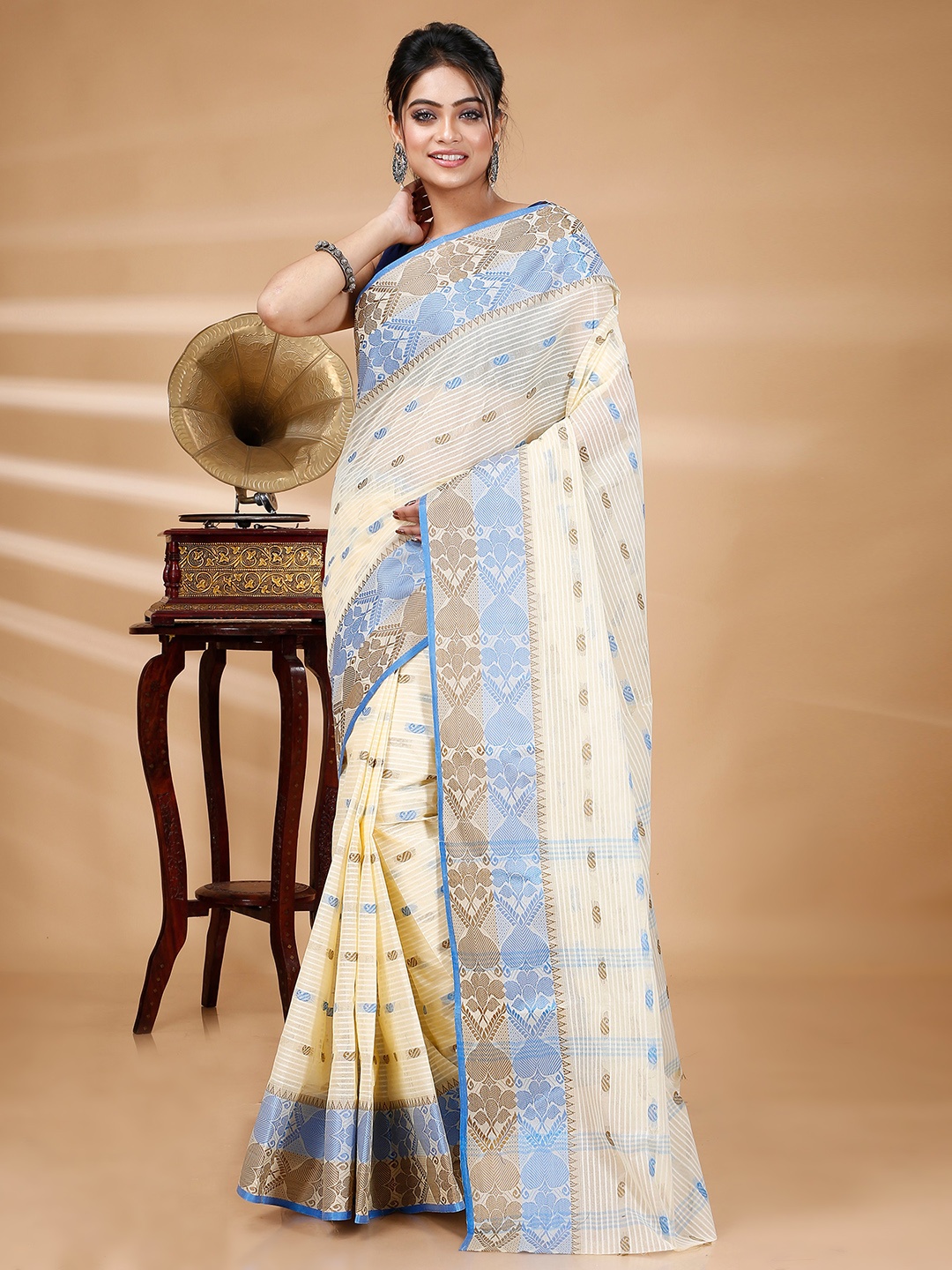 

DipDiya Paisley Zari Pure Cotton Taant Saree, White