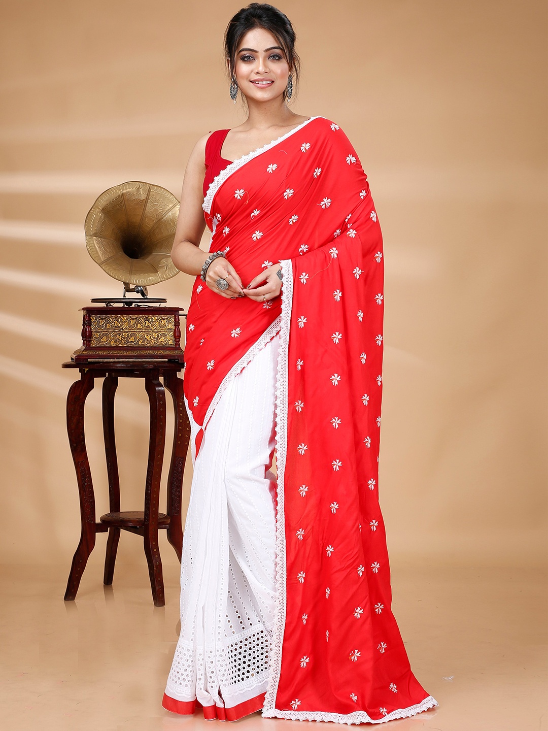 

DipDiya Floral Embroidered Pure Cotton Tussar Saree, Red