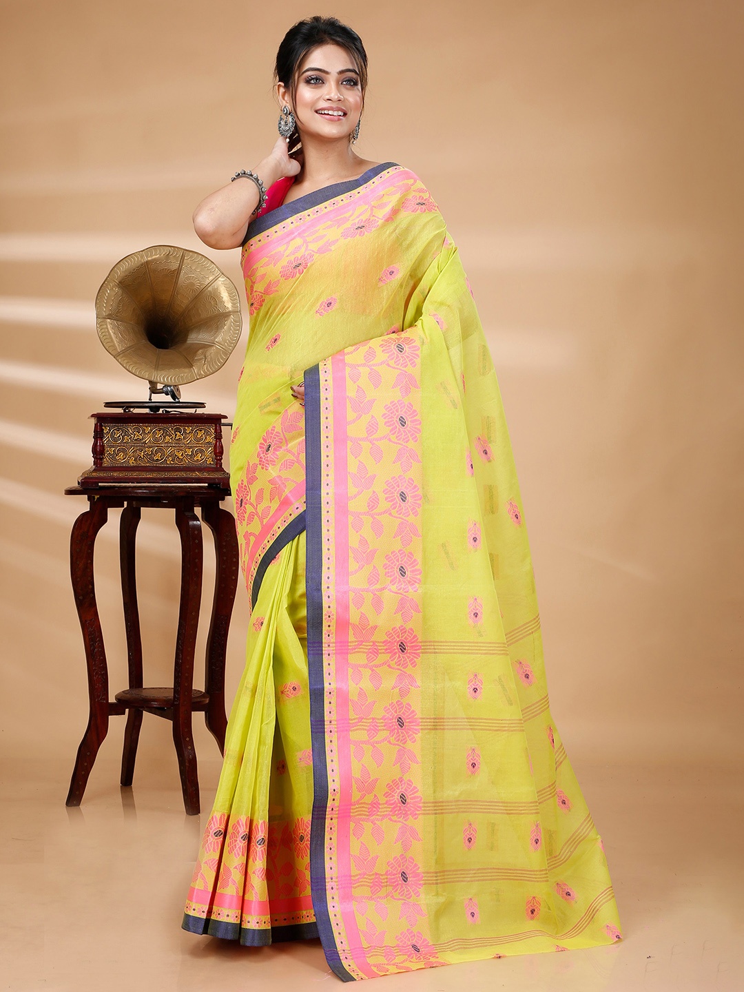 

DipDiya Ethnic Woven Design Pure Cotton Taant Saree, Green