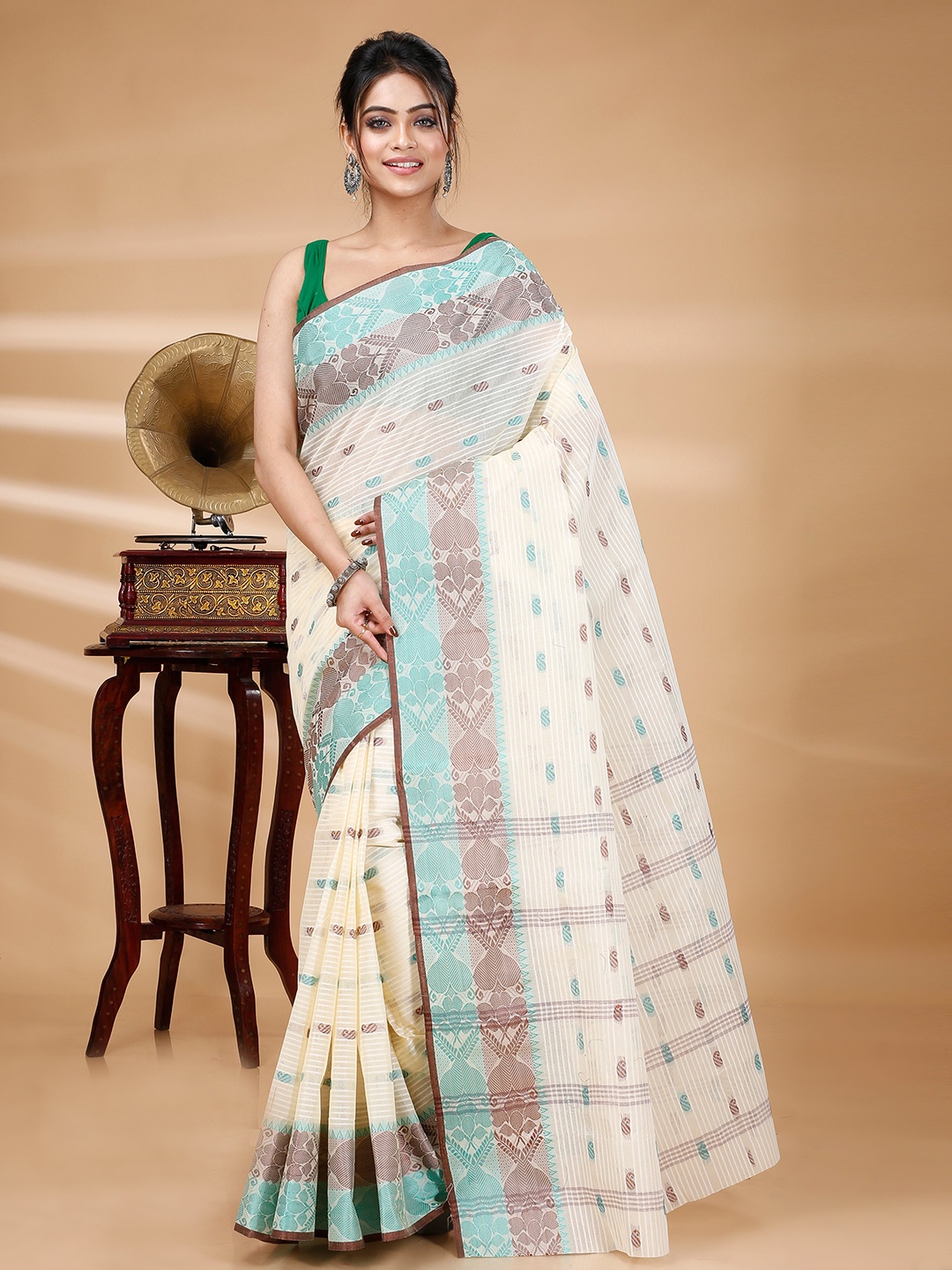 

DipDiya Ethnic Woven Design Pure Cotton Taant Saree, White