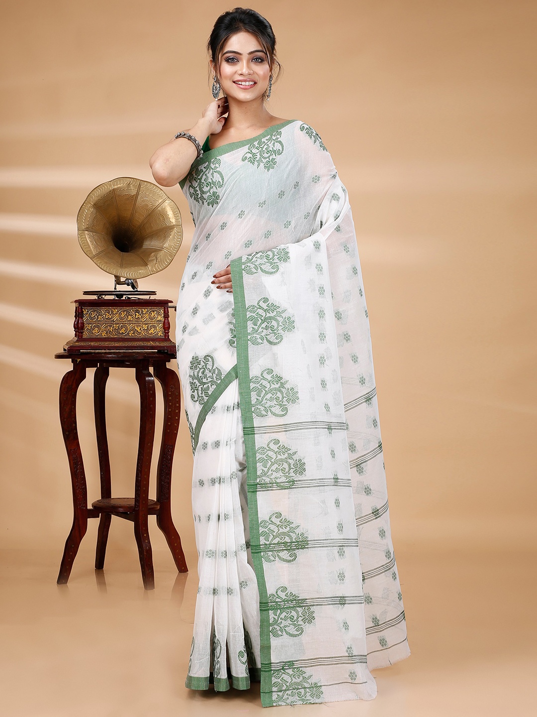 

DipDiya Floral Pure Cotton Taant Saree, White