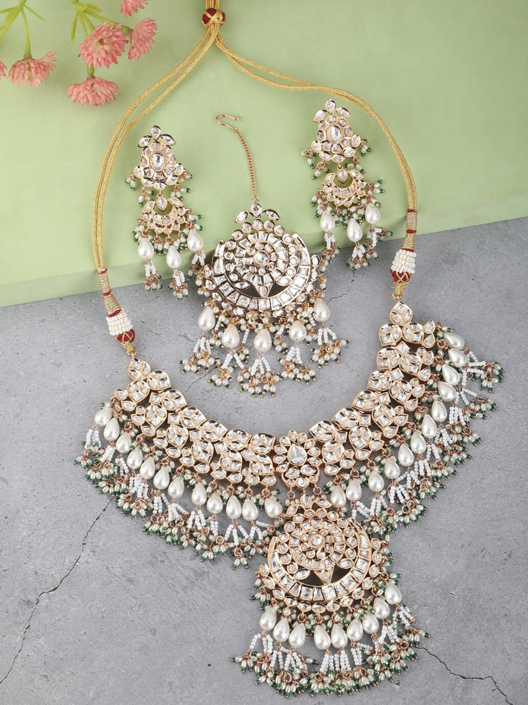 

AURAA TRENDS 22KT Gold Plated Kundan Stone-Studded Jewellery Set