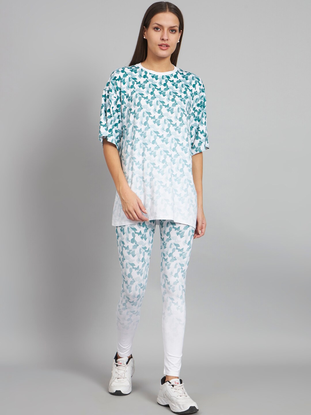 

NEWD Abstract Printed Round Neck Short Sleeves T-shirt With Leggings, White