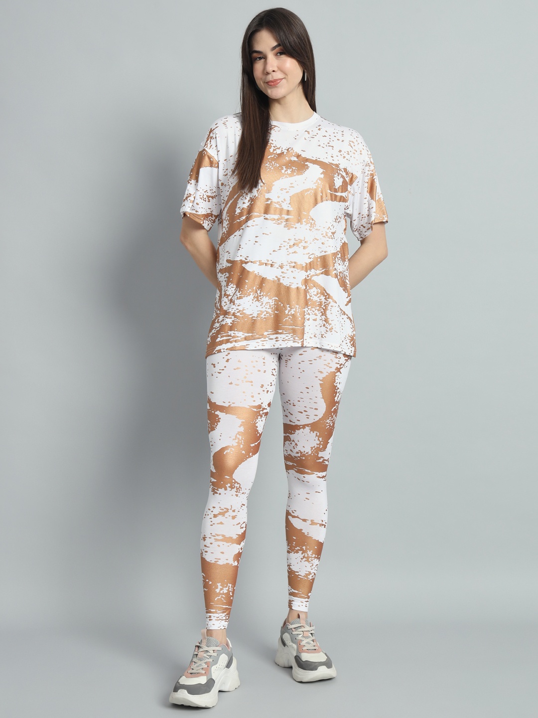 

NEWD Printed T-Shirt With Leggings, White
