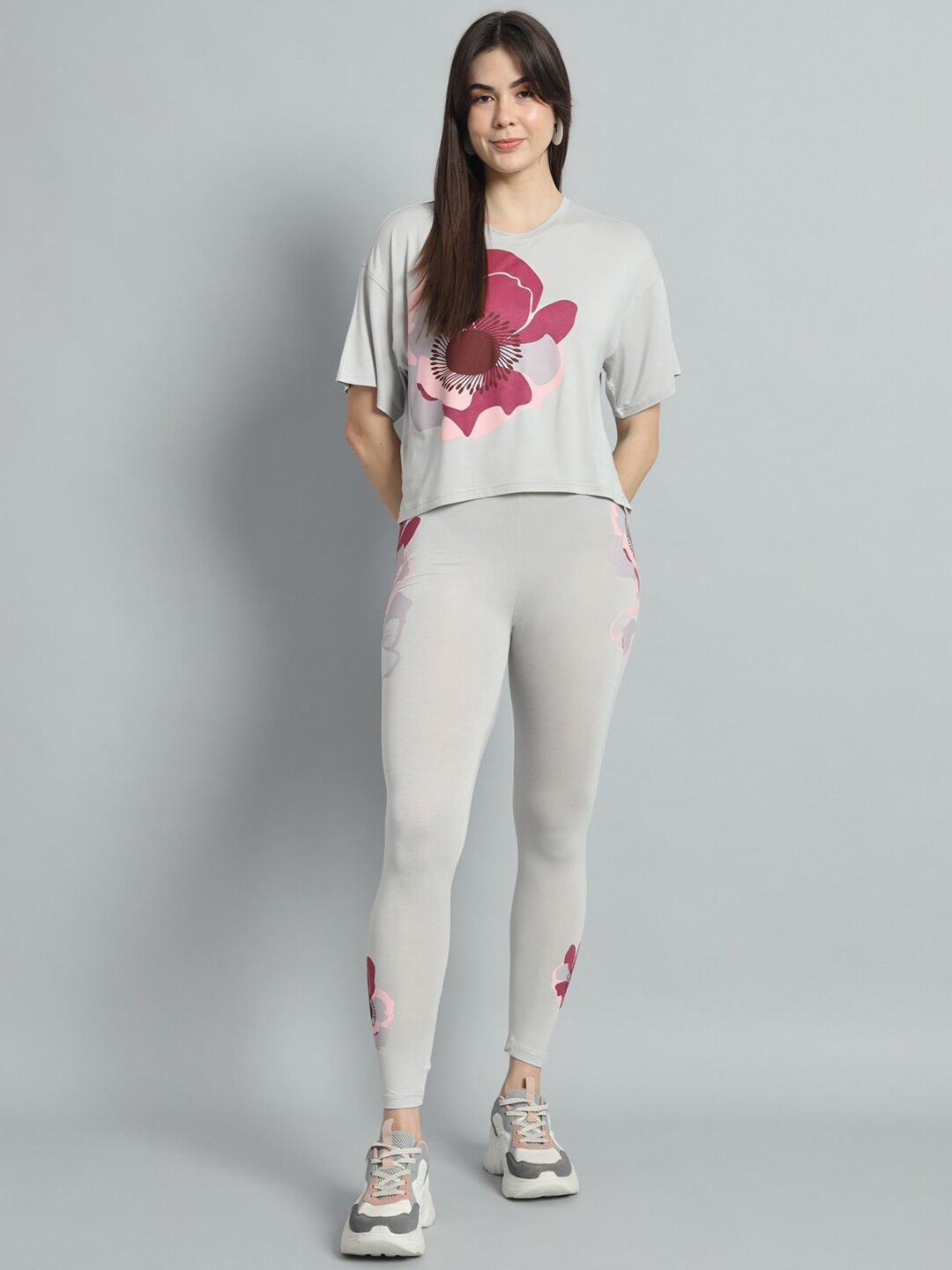 

NEWD Floral Printed Round Neck Short Sleeves Crop T-shirt & Leggings, Grey
