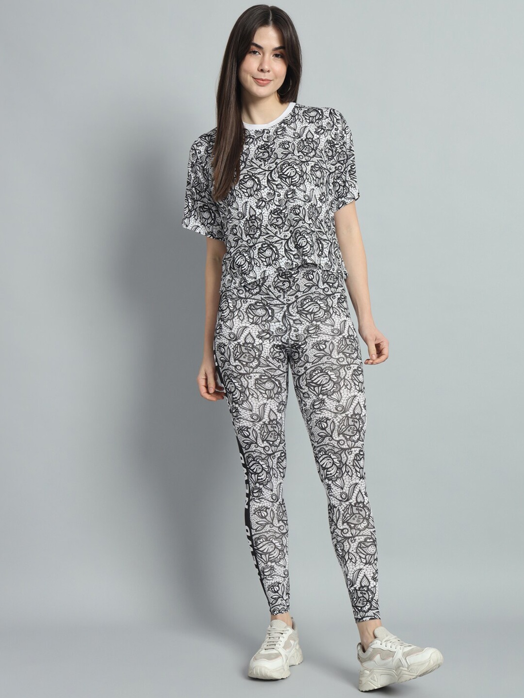 

NEWD Floral Printed Round Neck Short Sleeves Crop T-shirt & Leggings, White