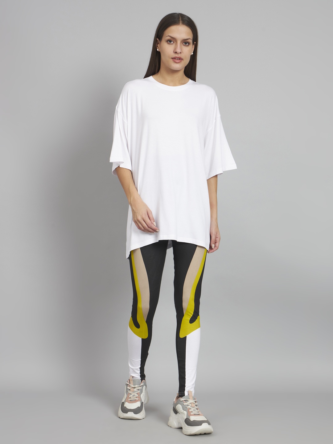 

NEWD Round Neck Drop Shoulder Sleeves Longline T-Shirt & Leggings, White