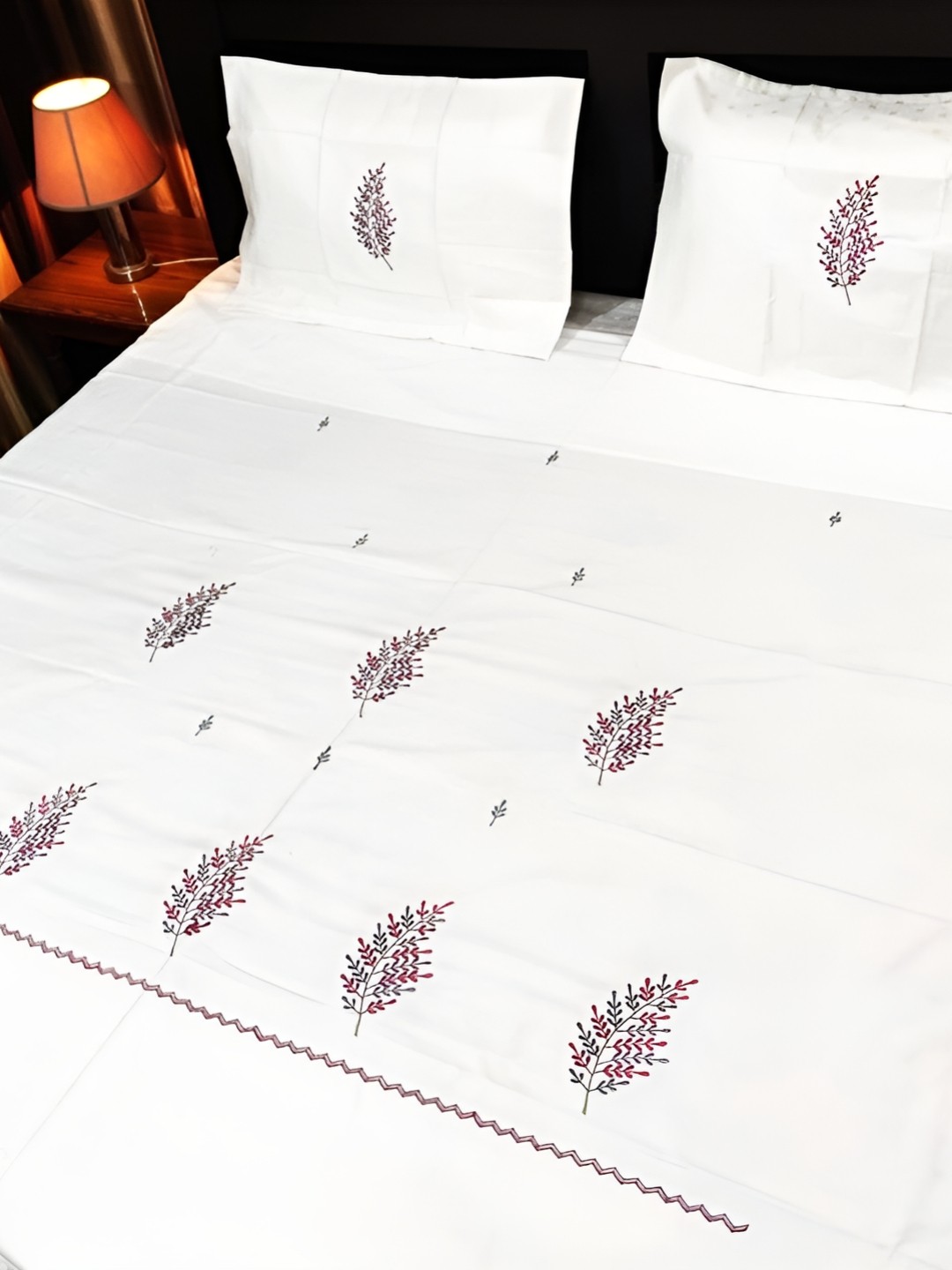 

Bedbathandbliss White & Pink Floral Cotton 300 TC King Bedsheet with 2 Pillow Covers, Yellow