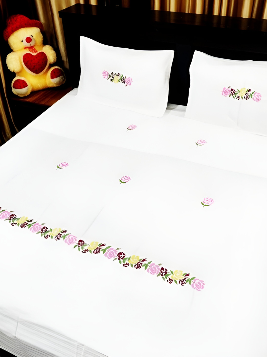 

Bedbathandbliss White & Pink Floral Cotton 300 TC King Bedsheet with 2 Pillow Covers, Brown
