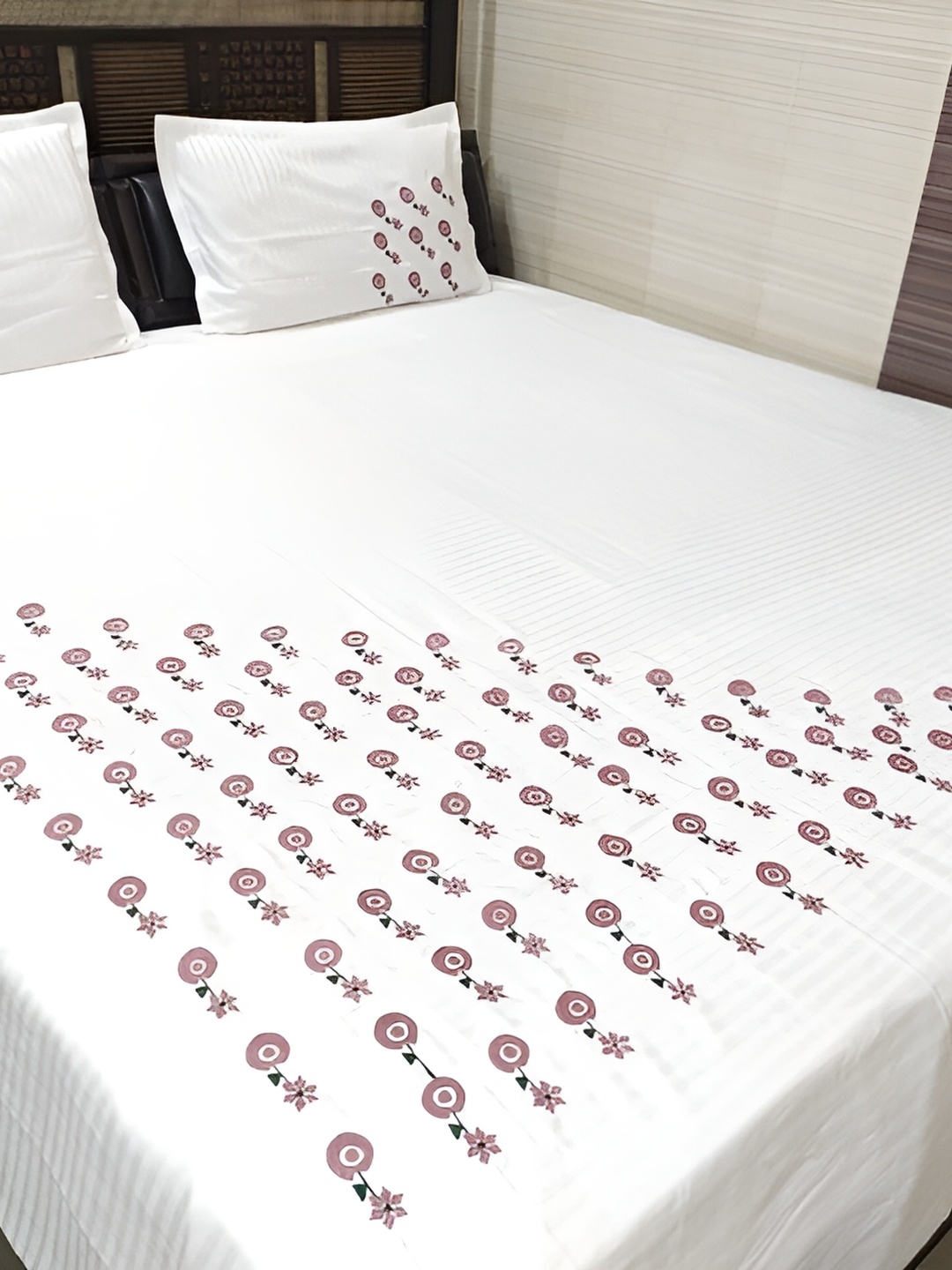

Bedbathandbliss White & Brown Floral Cotton 300 TC King Bedsheet with 2 Pillow Covers