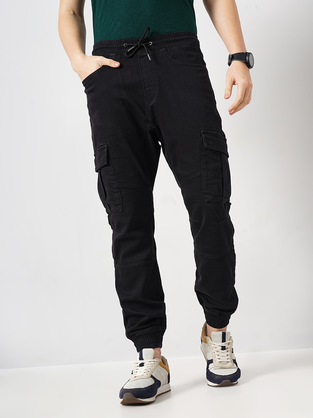 

Celio Men Mid-Rise Cotton Loose Fit Cargos Trouser, Black