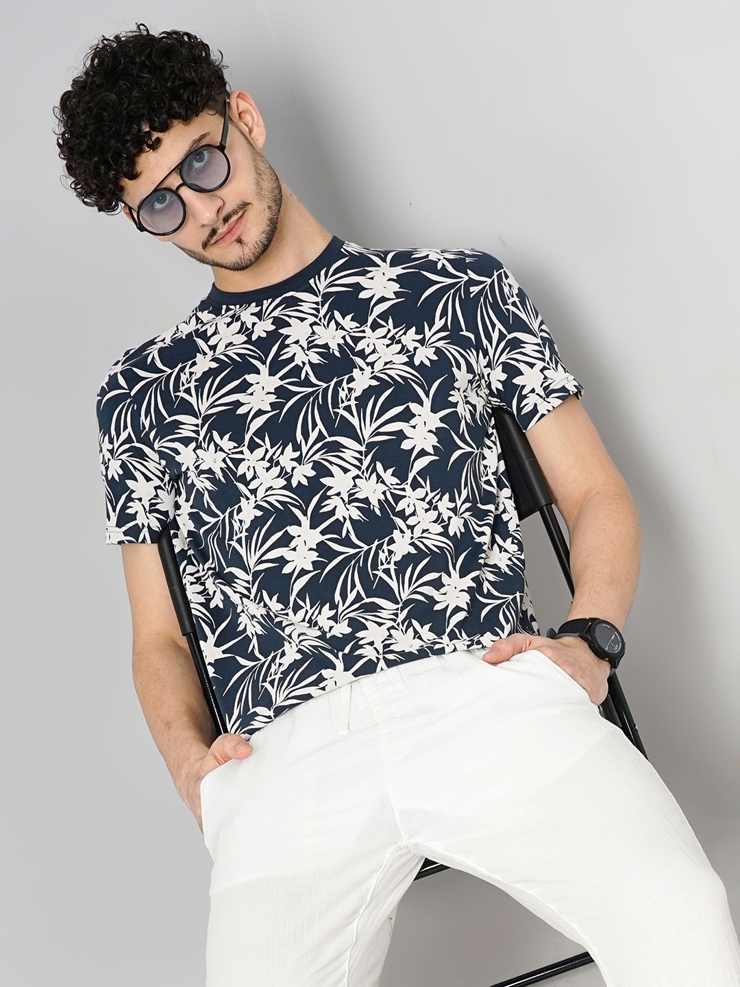 

Celio Men Floral Printed Monochrome Regular Fit Cotton T-shirt, Navy blue