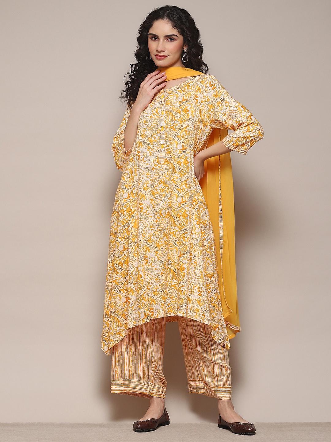 

Biba Ethnic Motifs Printed Round Neck Three-Quarter Sleeves Kurta Set, Yellow