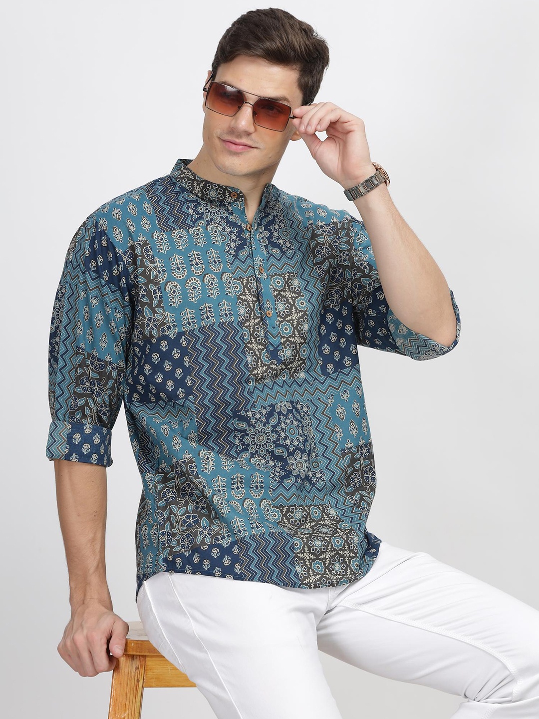 

Anouk Floral Printed Machine Wash Roll Up Sleeves Short Kurta, Blue