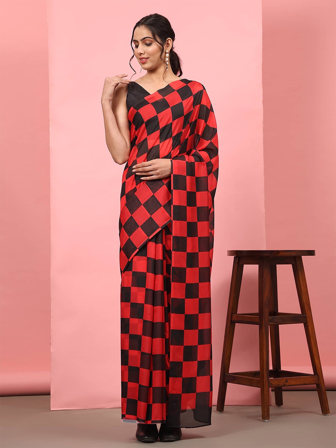 

Silk Land Checked Silk Blend Saree, Red