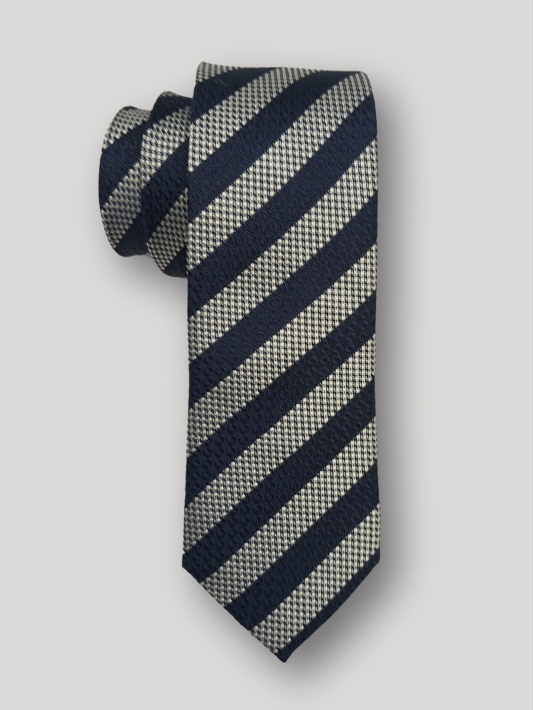 

The Tie Hub Men Striped Broad Tie, Navy blue