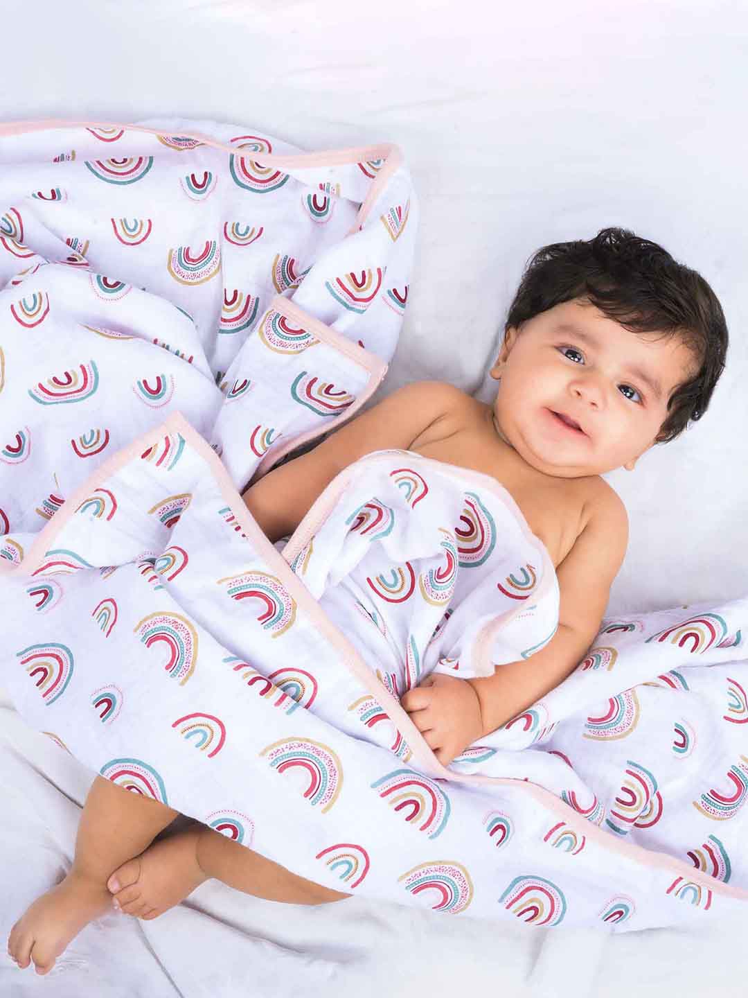 

THEONI White & Red Geometric AC Room 150 GSM Single Bed Blanket