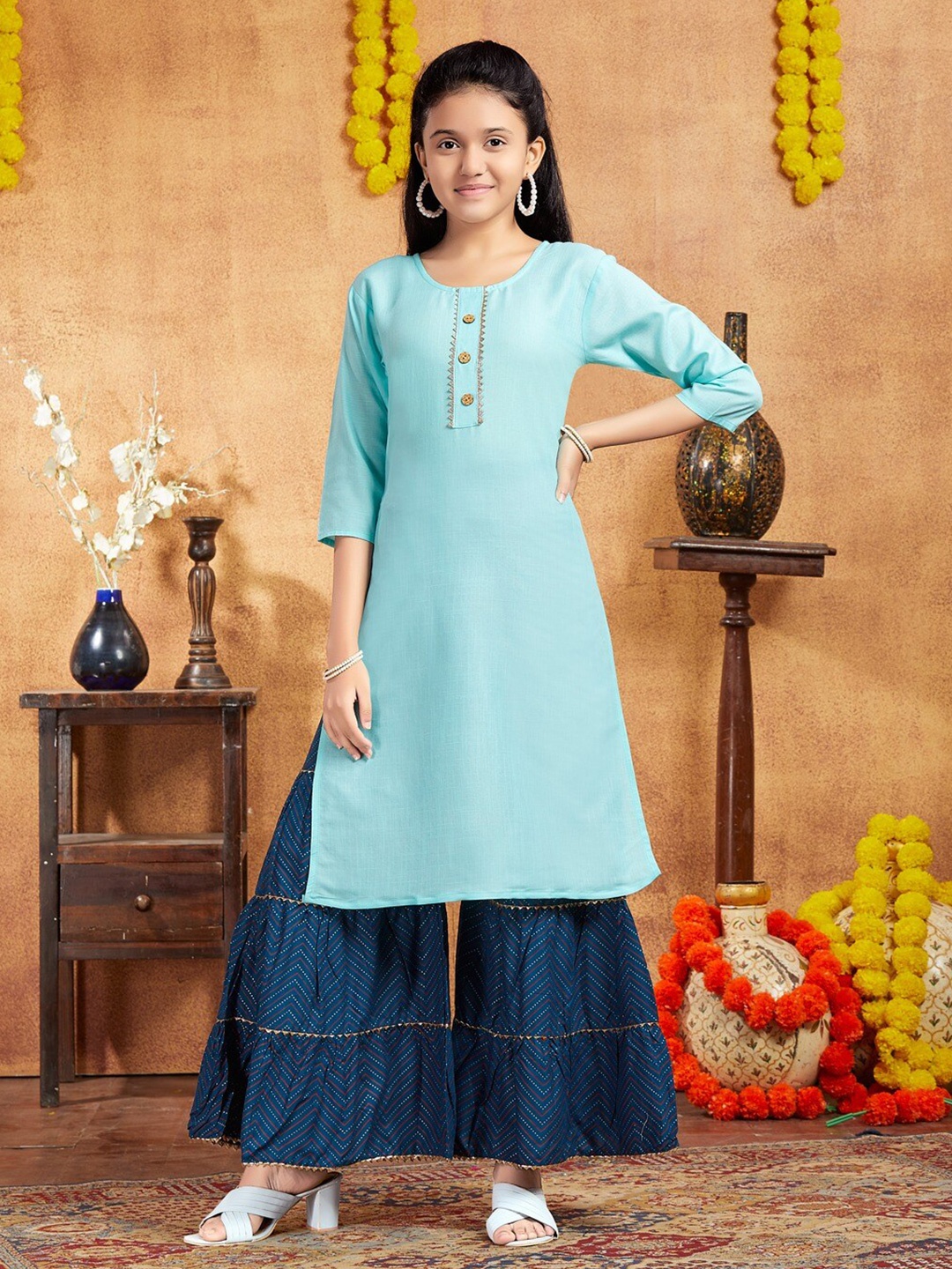 

Aarika Girls Round Neck Three-Quarter Sleeves Gotta Patti Cotton Straight Kurta, Sea green