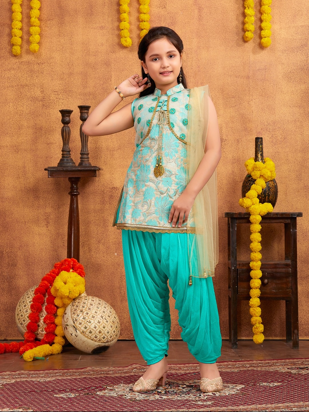 

Aarika Girls Sea Green Floral Embroidered Regular Kurta With Patiala & Dupatta