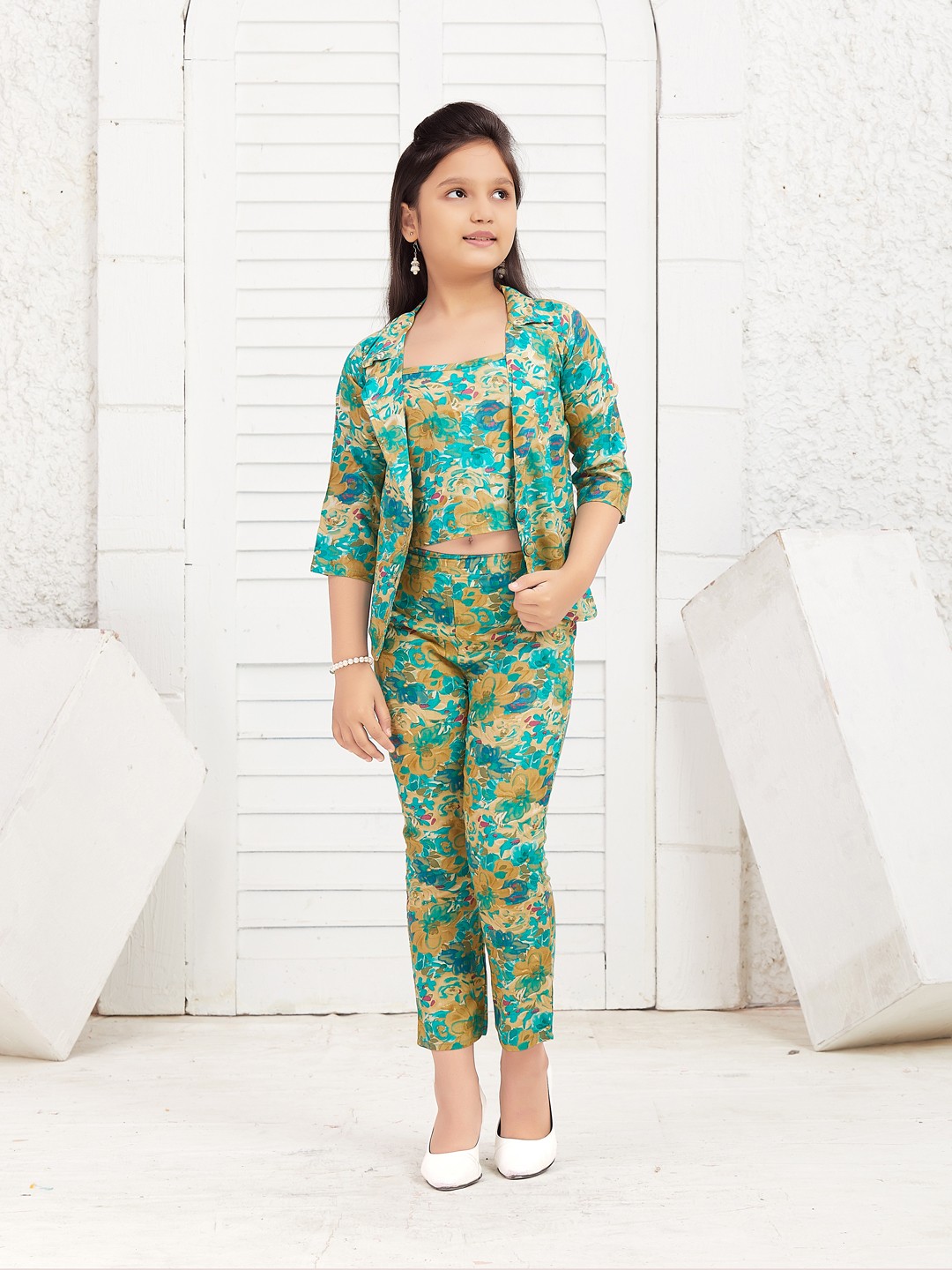 

Aarika Girls Printed Top & Trouser With Jacket, Sea green