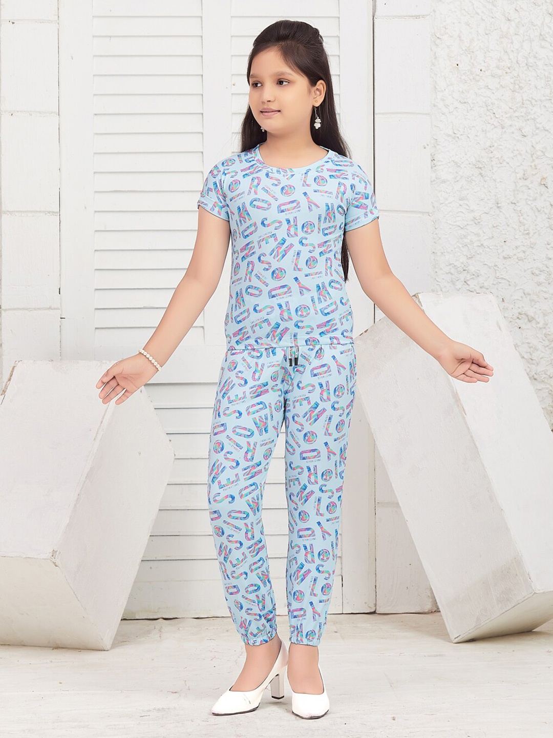 

Aarika Girls Printed Round Neck T-shirt with Trousers, Turquoise blue