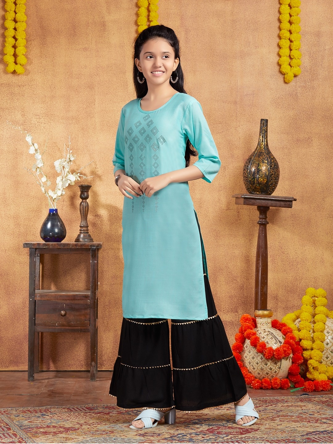 

Aarika Girls Geometric Round Neck Sequins Cotton A-Line Kurta, Sea green