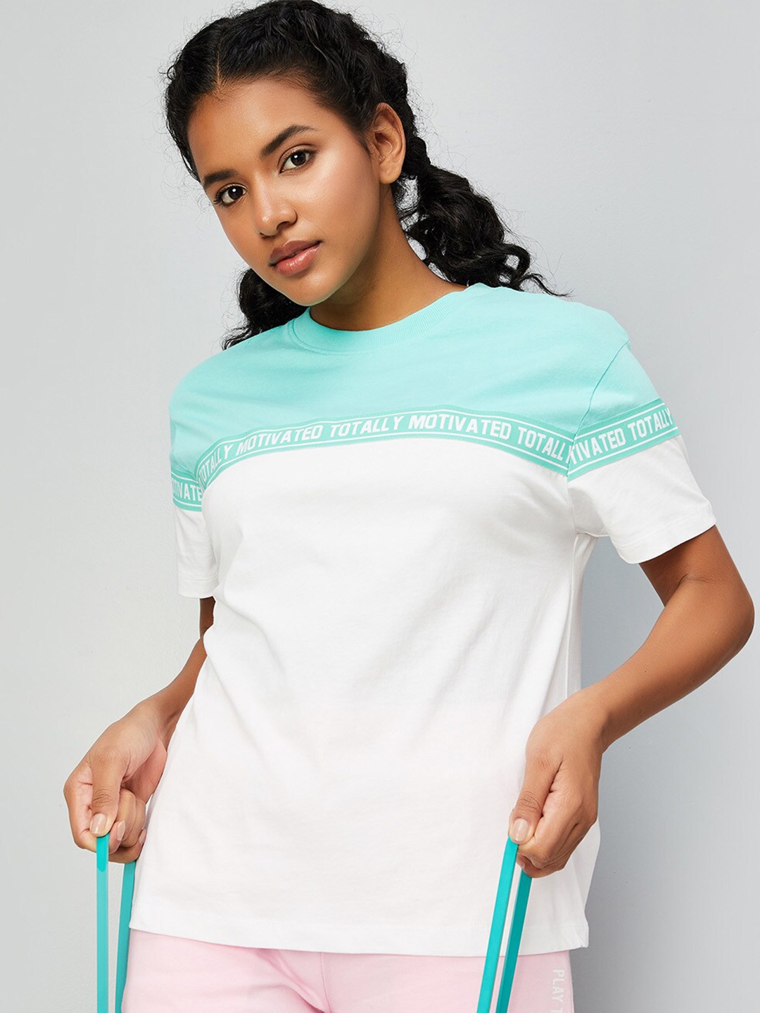 

max Colourblocked Typography Printed T-shirt, Green