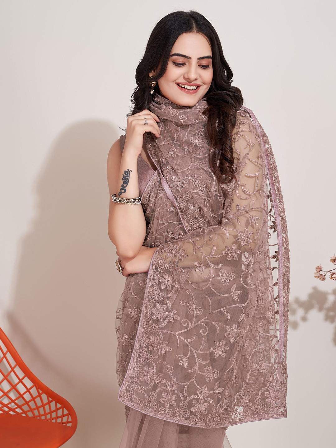 

HERE&NOW Floral Embroidered Net Saree, Brown