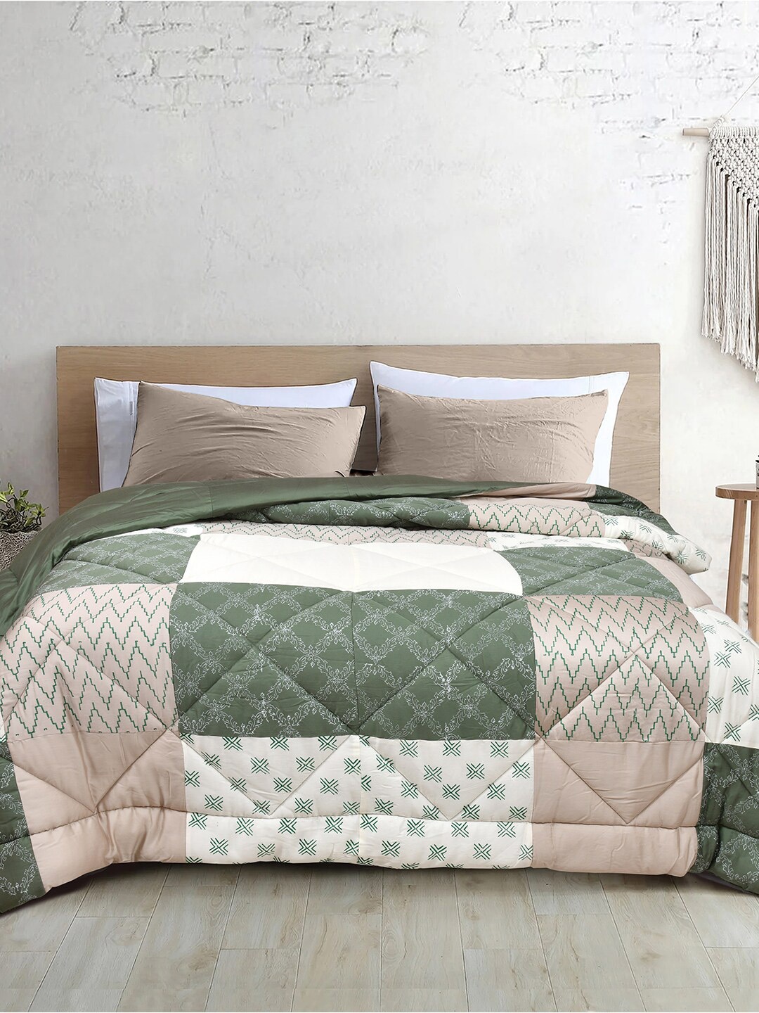 

LINENWALAS Happy Sleeping Green & White Floral Mild Winter 300 GSM Double Bed Comforter