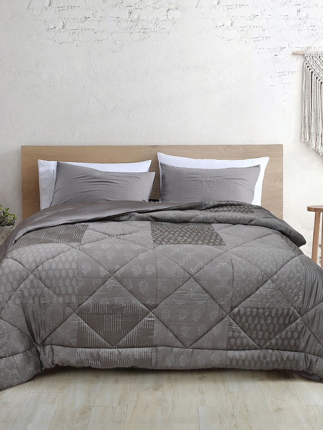 

LINENWALAS Happy Sleeping Charcoal Floral Mild Winter 300 GSM Single Bed Comforter