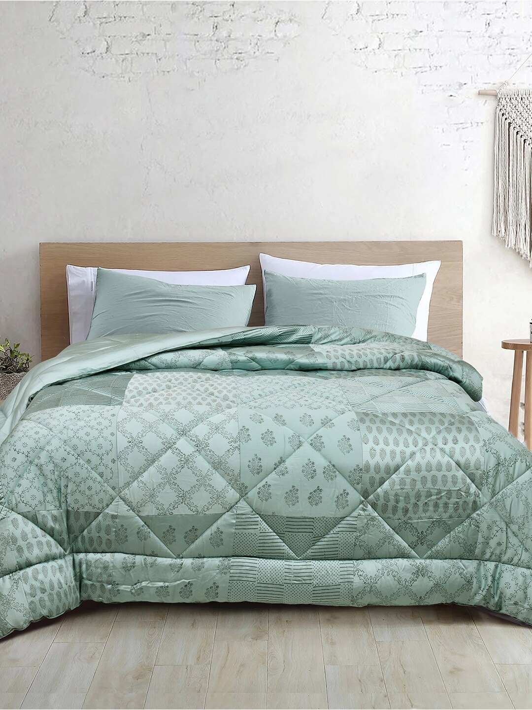 

LINENWALAS Happy Sleeping Sea Green Floral Mild Winter 300 GSM Double Bed Comforter