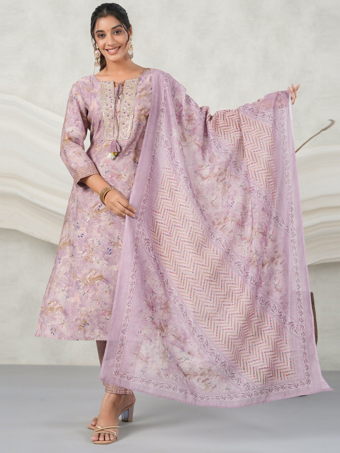 

PUKHYA Floral Printed Straight Thread Work Kurta with Trousers & Dupatta, Purple