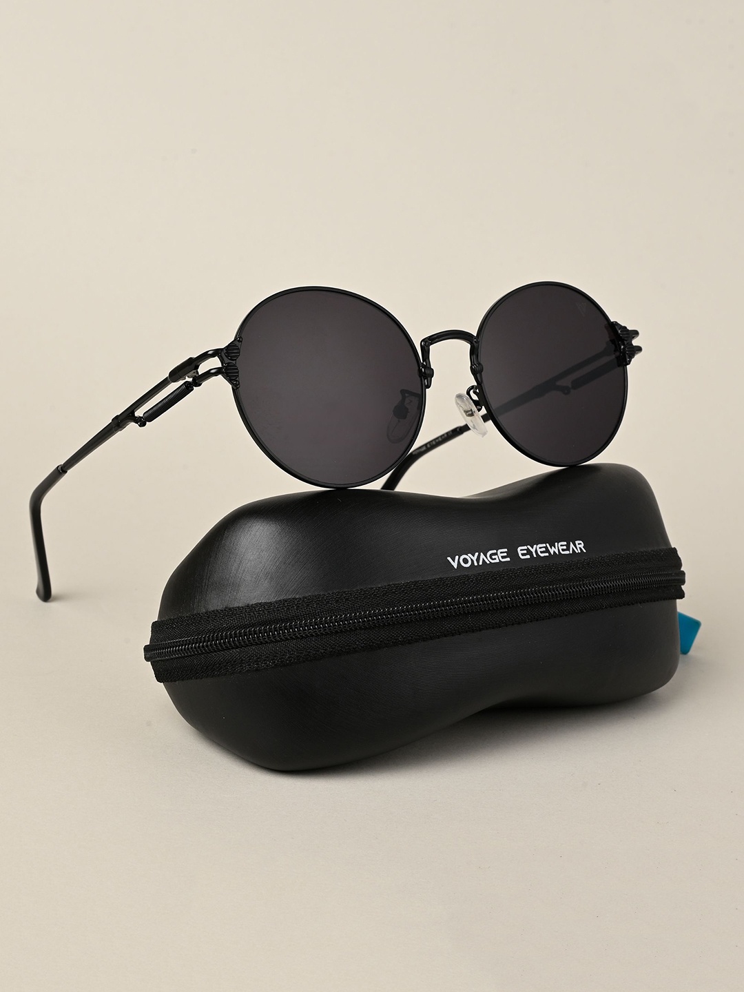 

Voyage Unisex Round Sunglasses with UV Protected Lens B80593MG5187, Black
