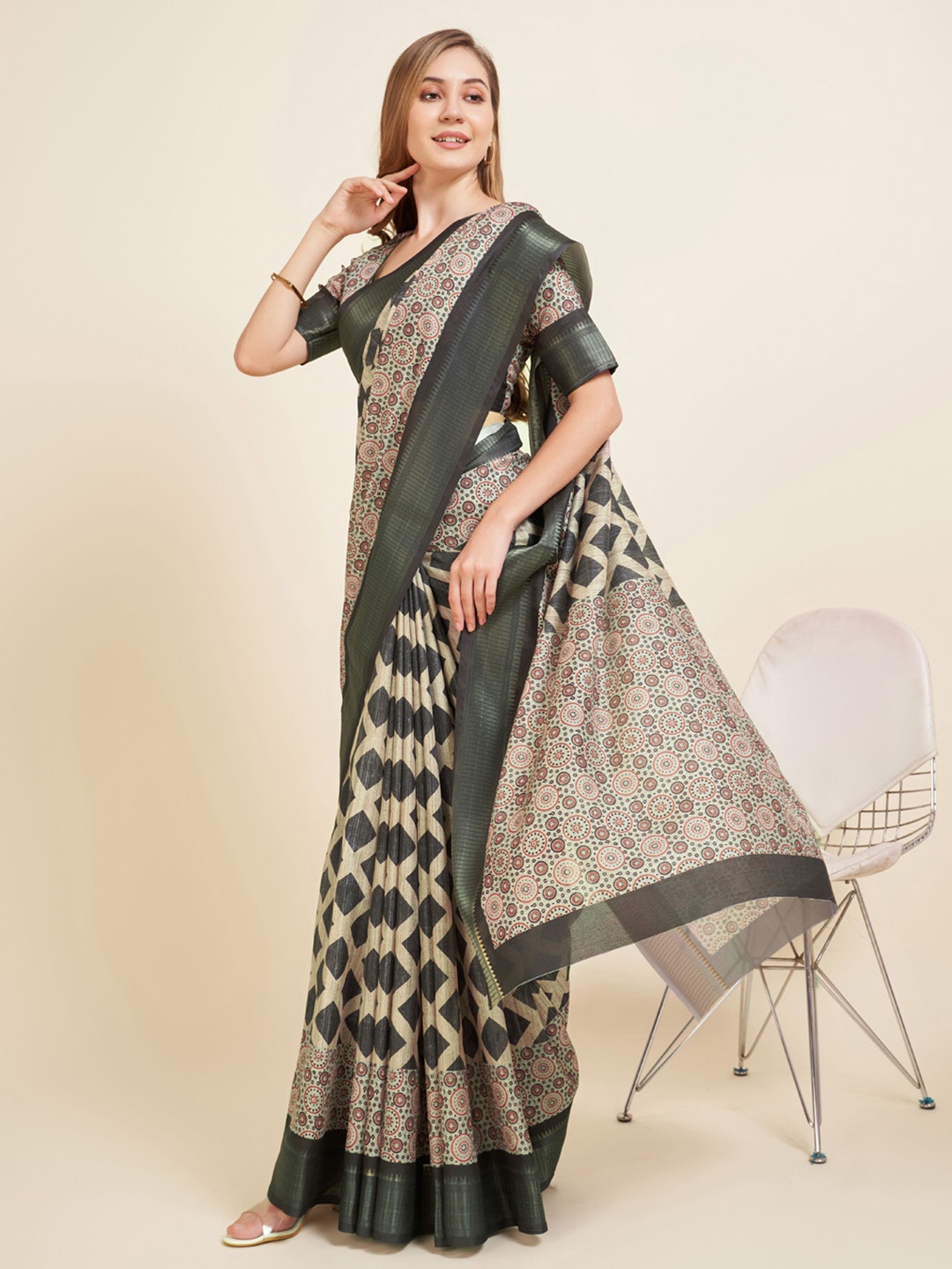 

WINKLECART Ethnic Motifs Zari Silk Block Print Saree, Black
