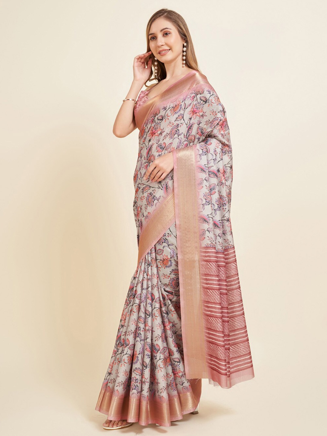 

WINKLECART Zari Floral Printed Saree, Peach