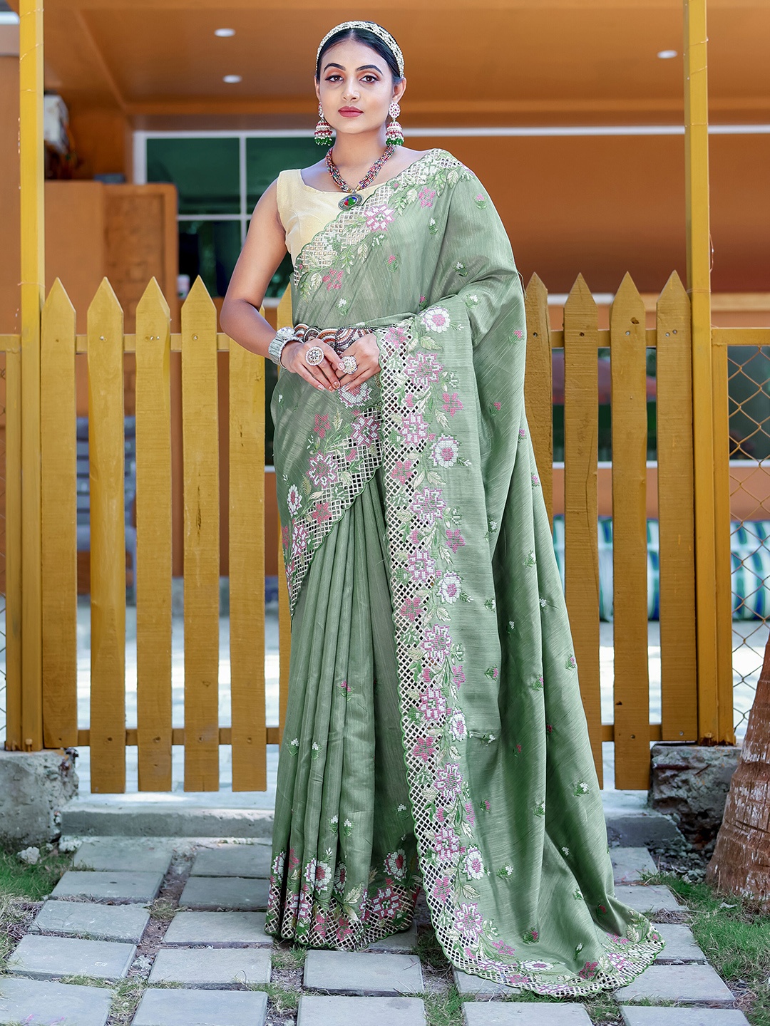 

Munir Floral Embroidered Saree, Green