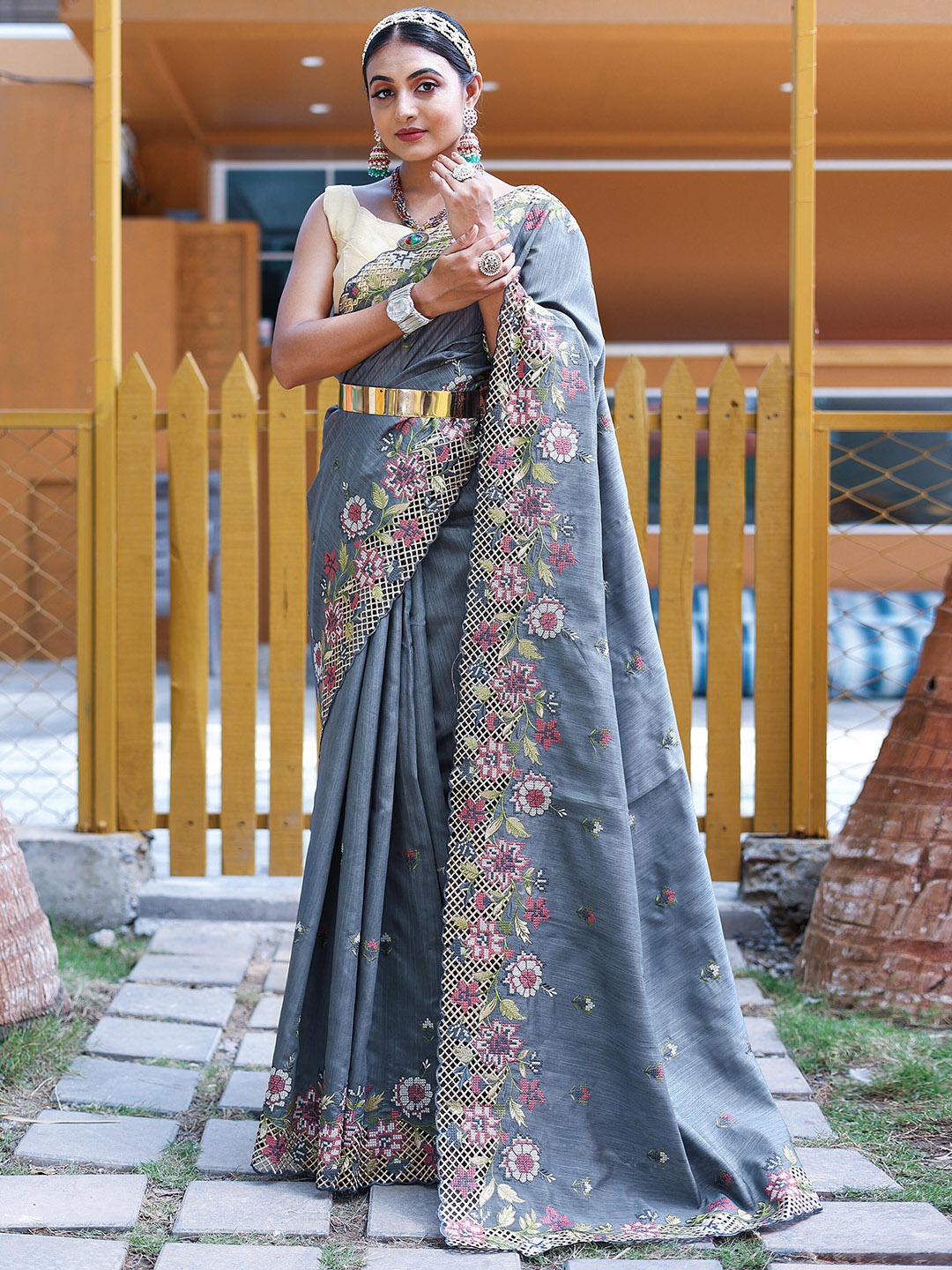 

Munir Grey & White Ethnic Motifs Embroidered Silk Saree