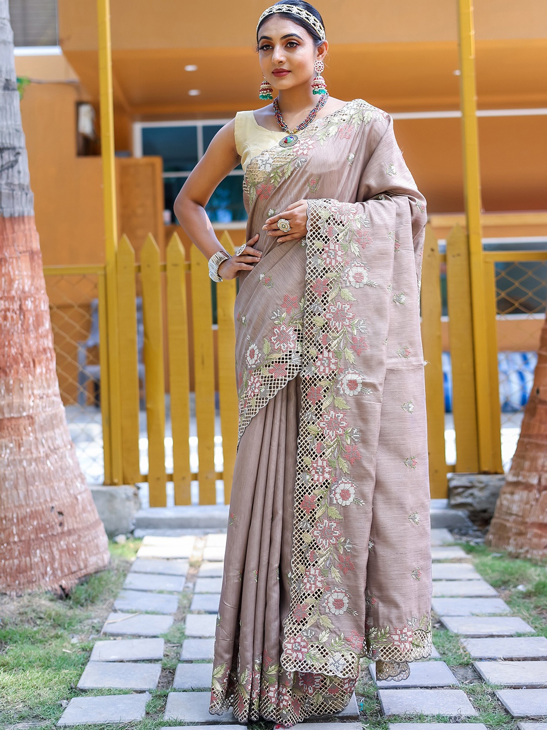 

Munir Floral Embroidered Saree, Brown