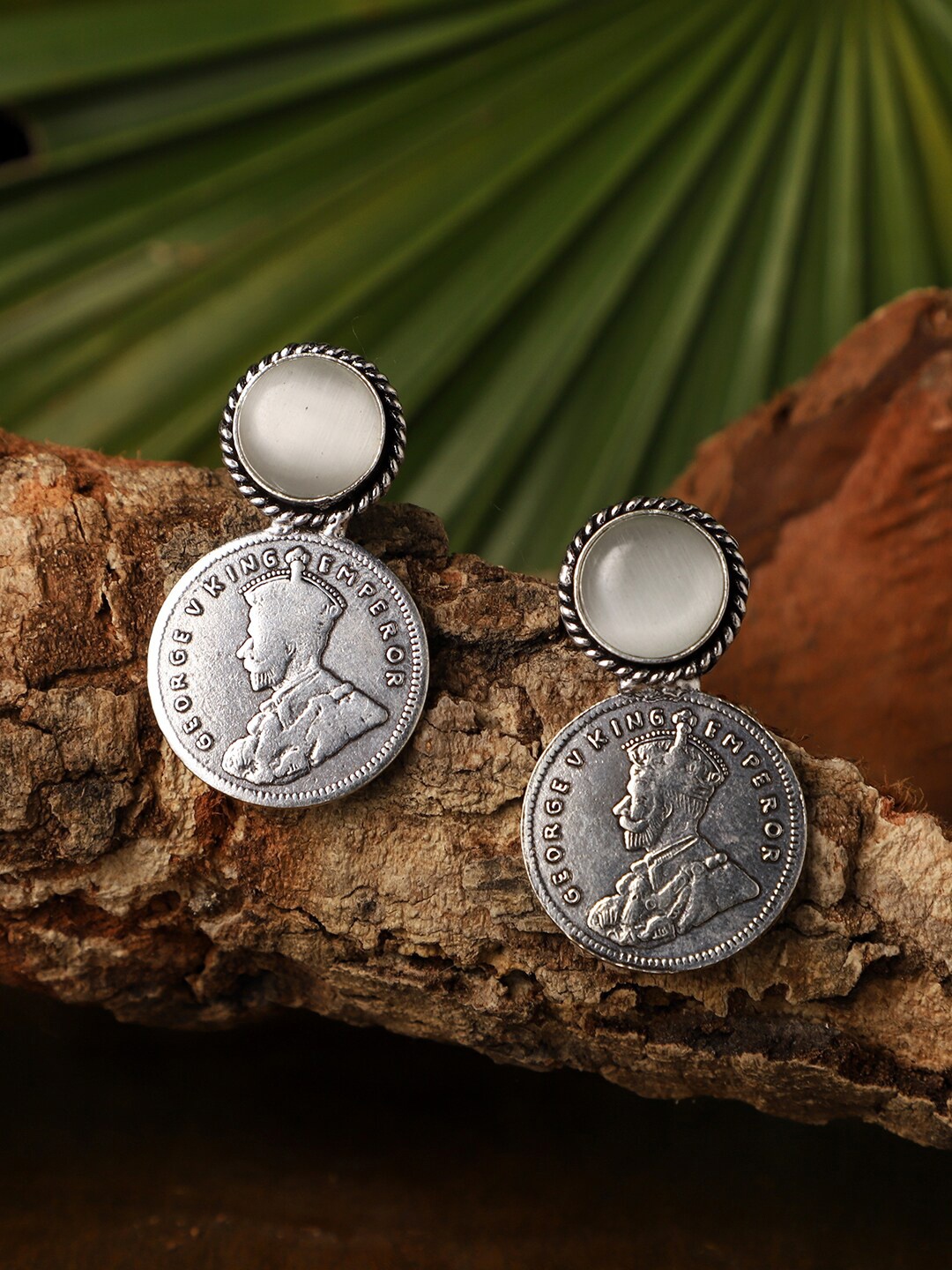 

VENI 92.5 Silver Plated Contemporary Studs Earrings