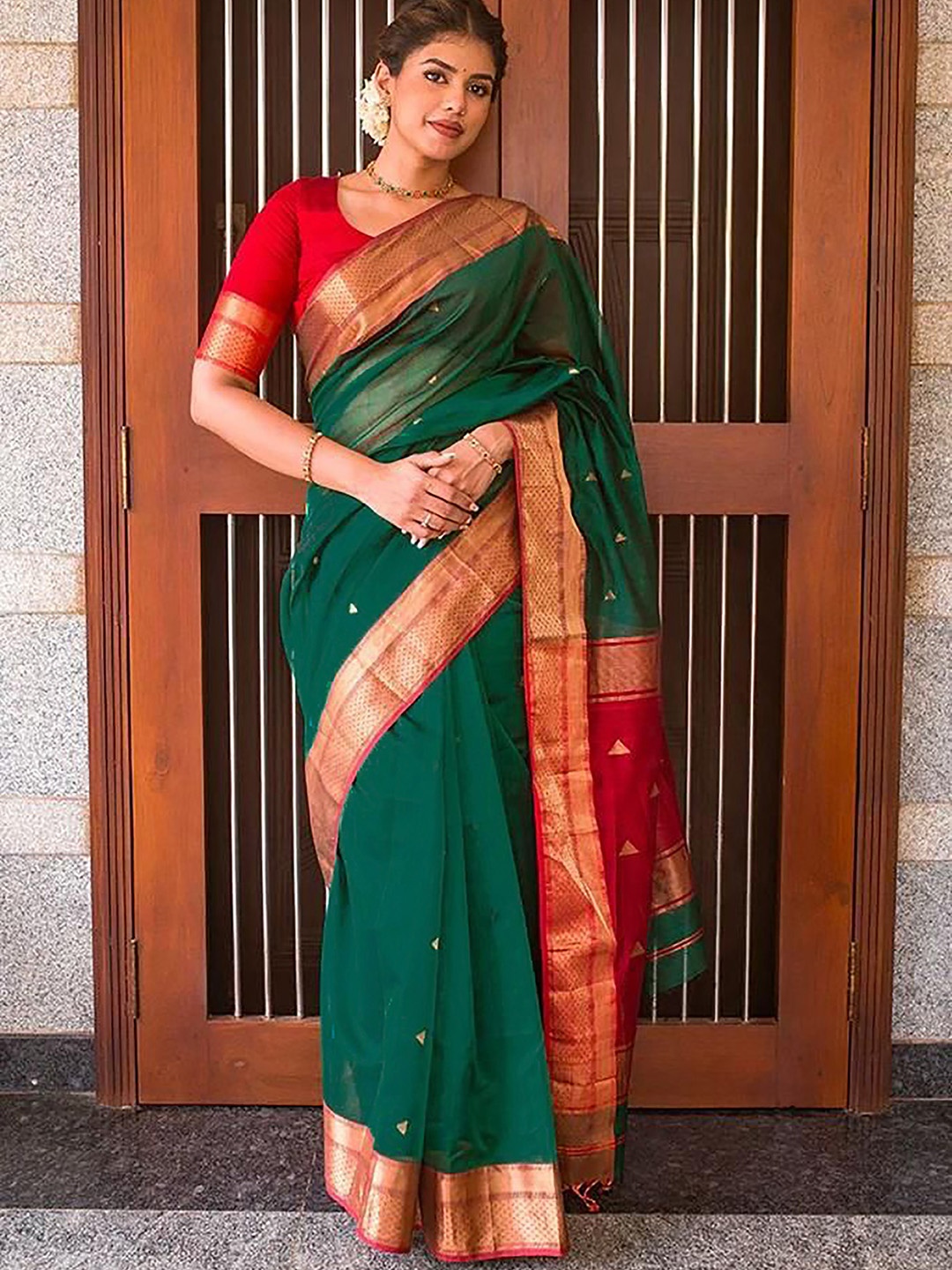 

KALINI Geometric Woven Design Zari Detail Banarasi Saree, Green