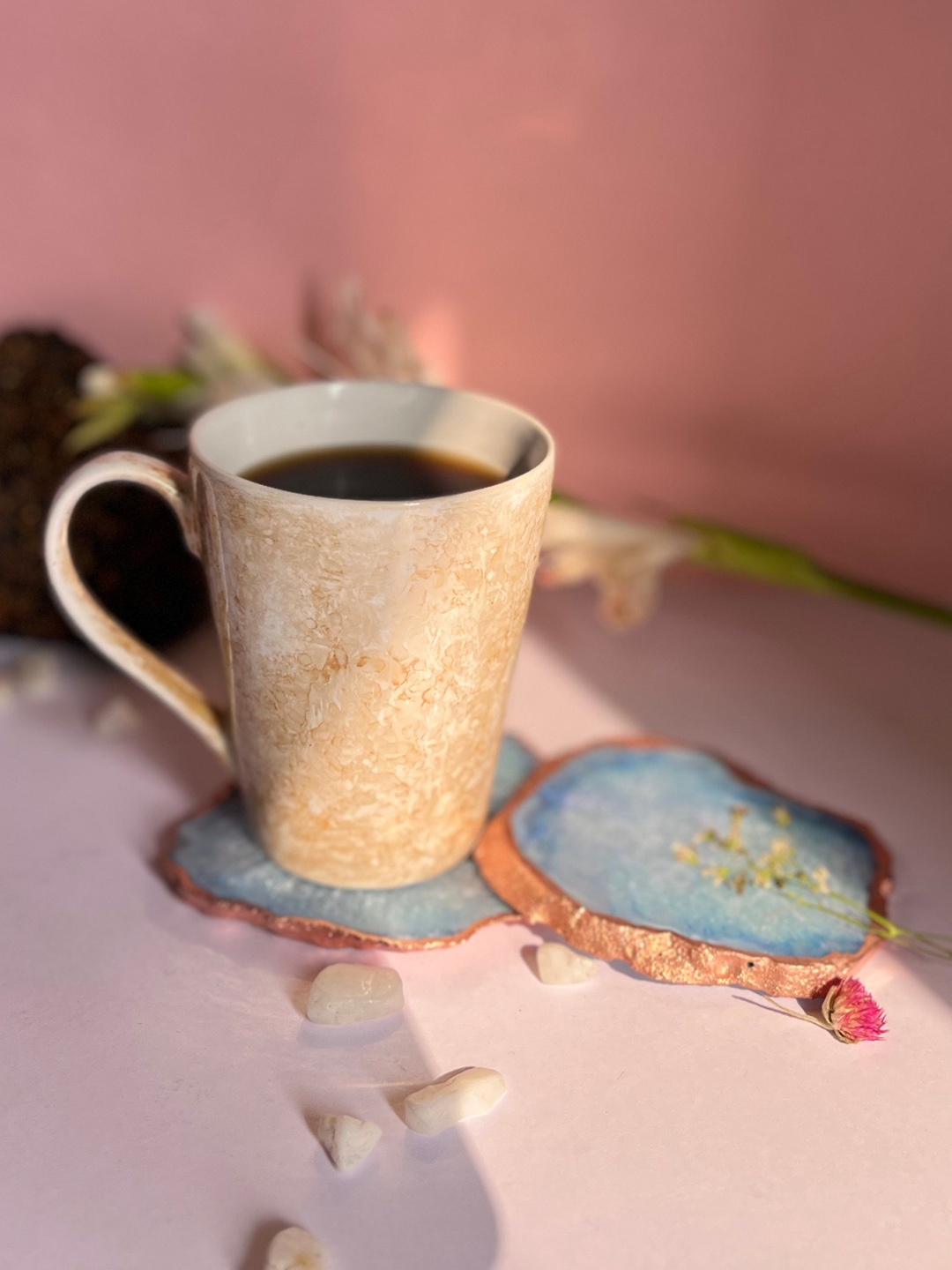 

HOMEARTE 2-Pcs Rose Gold-Plated Blue Textured Crystal Agate Table Coasters, Turquoise blue