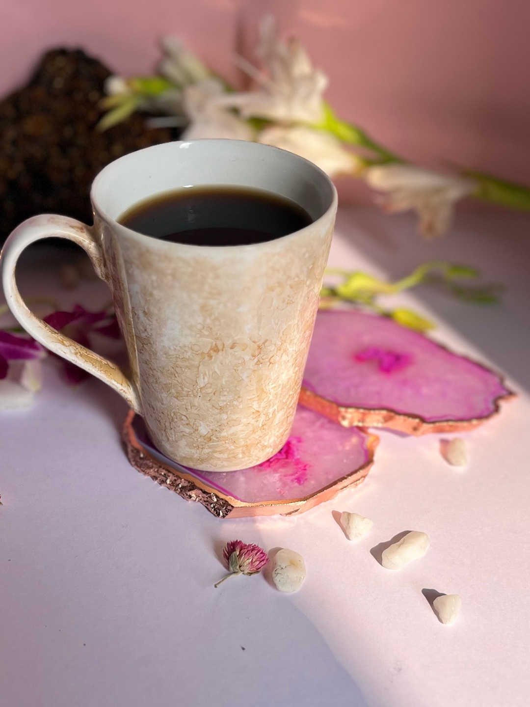 

HOMEARTE 2-Pcs Rose Gold-Plated Pink Textured Crystal Agate Table Coasters