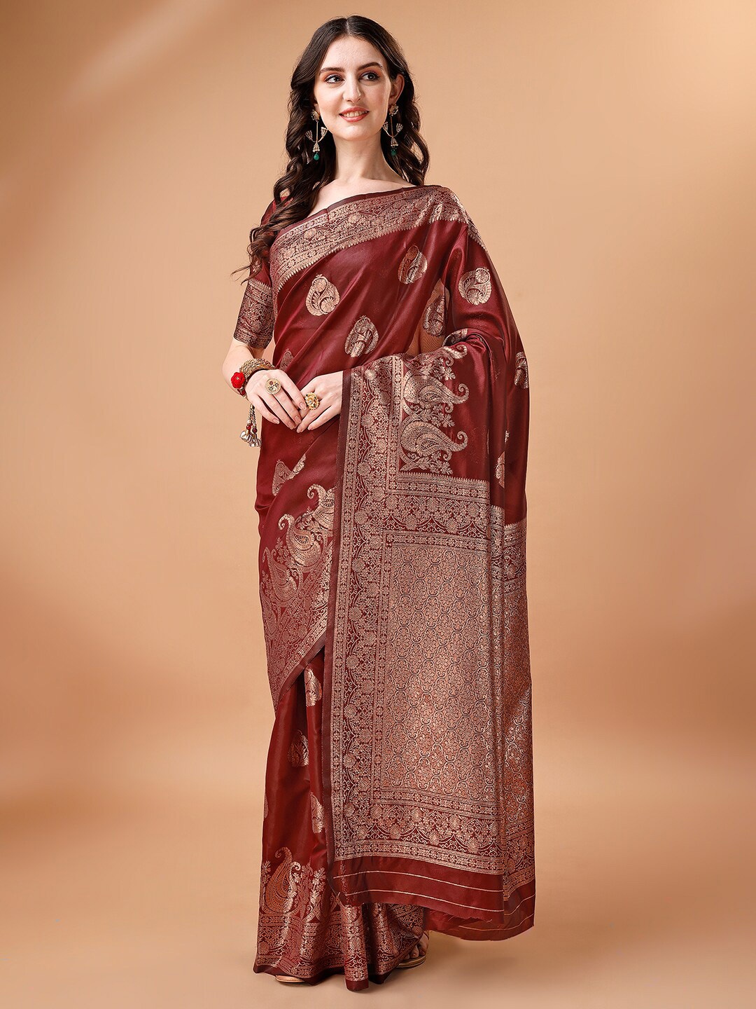 

DIVASTRI Floral Printed Woven Design Zari Banarasi Saree, Maroon