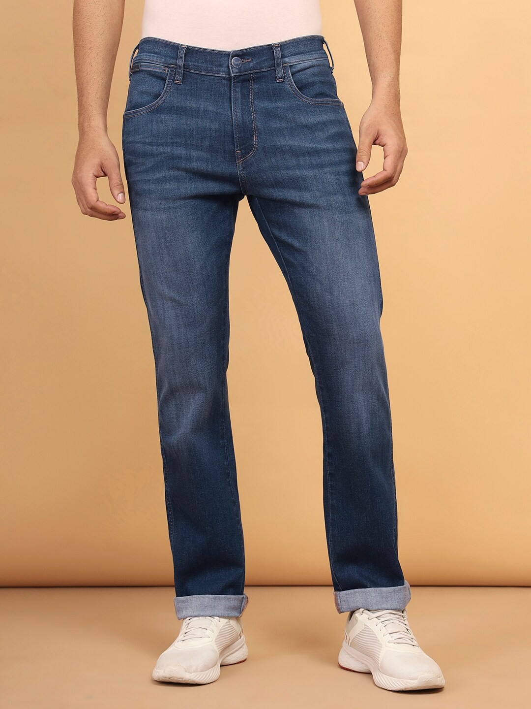 

Wrangler Men Straight Fit Light Fade Stretchable Jeans, Blue