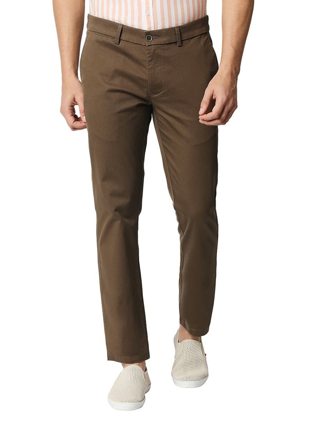 

Basics Men Mid-Rise Plain Cotton Tapered Fit Chinos Trousers, Brown